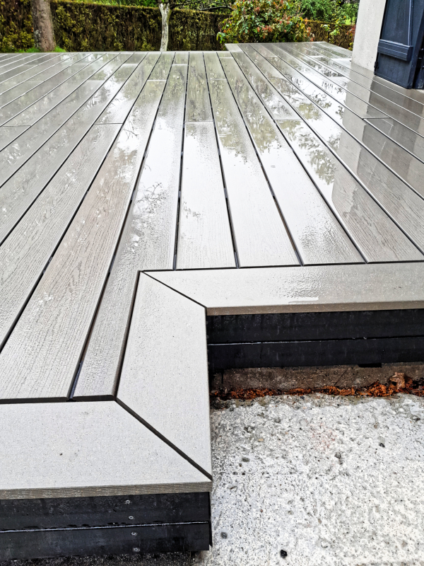 L'entreprise de rénovation ARBED pose une Terrasse bois composite posée sur calage lambourde composite